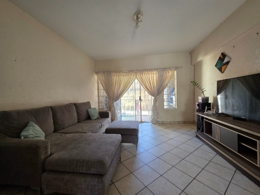 2 Bedroom Property for Sale in Lower Bo-dorp North West